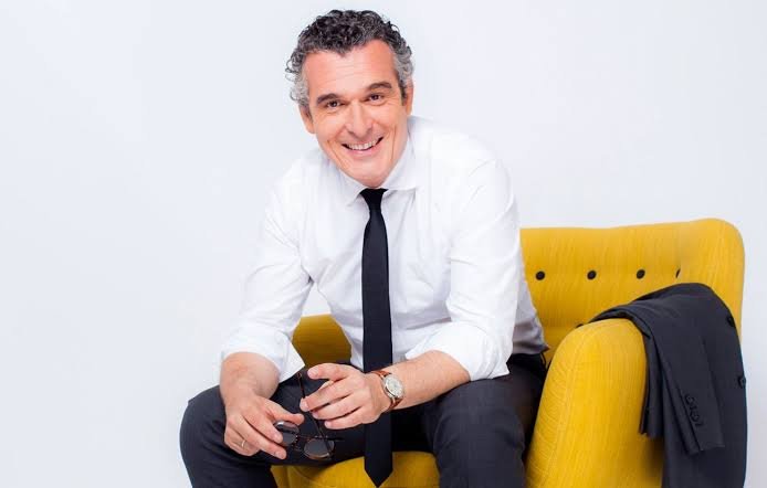 Olivier Ravanello biographie : journaliste, écrivain et critique du système judiciaire